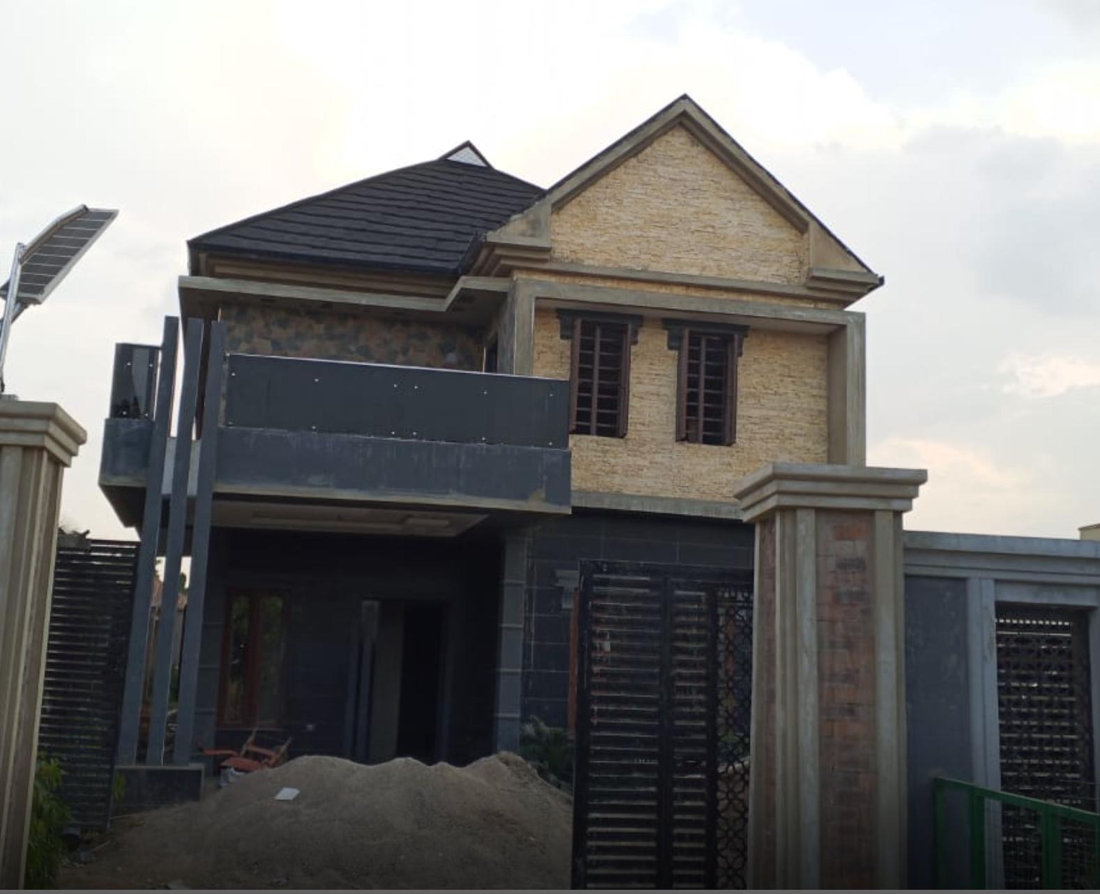 4 bedroom duplex. (Ongoing )